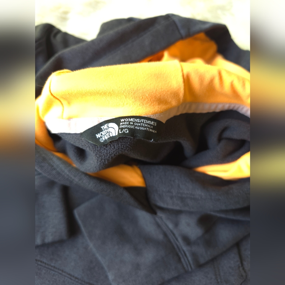 ❌ Sold The North Face Charcoal Hoodie with Vibrant Orange Interior - Picture 4 of 11